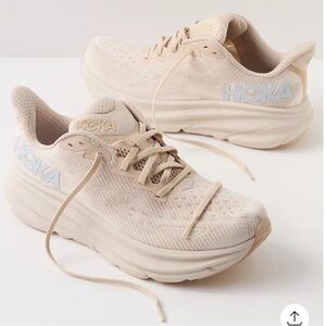 HOKA One Clifton 9 Running Sneaker size 7 women's